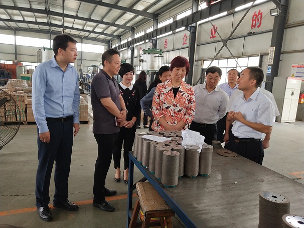 省人大常委會(huì)常務(wù)副主任、黨組書記王玲一行來湖北昌利公司視察
