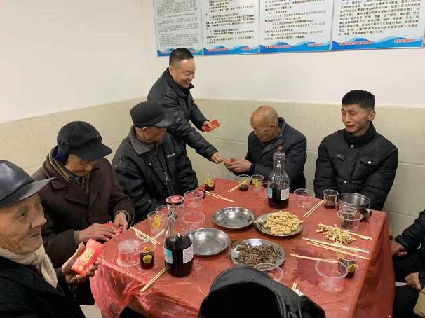 2019讓愛依舊，湖北昌利領(lǐng)導(dǎo)前往福利院慰問