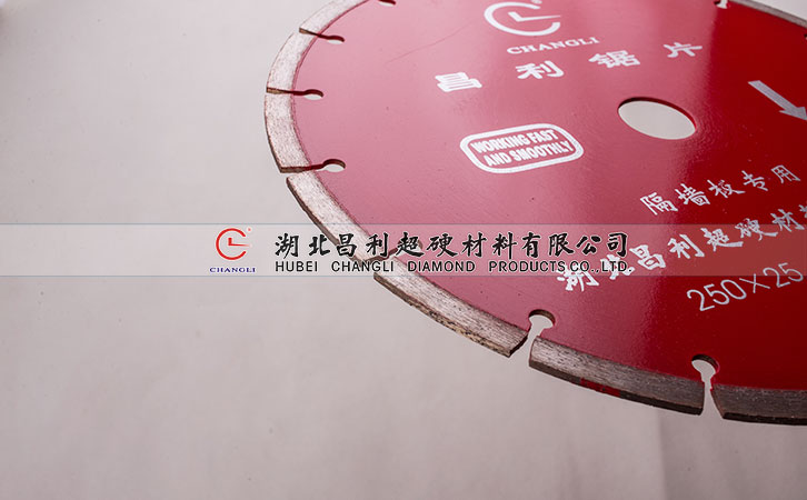 切花崗巖要用專業(yè)的鋸片,為什么花崗石這么硬？